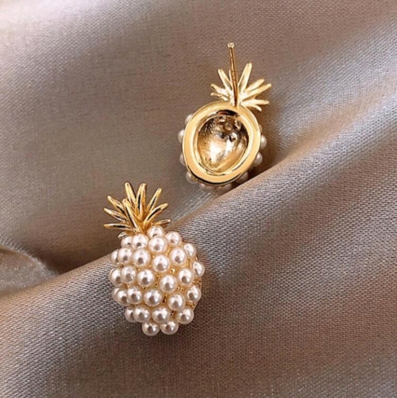 Pearl Pineapple Earrings 🍍 - Picture 6 of 11